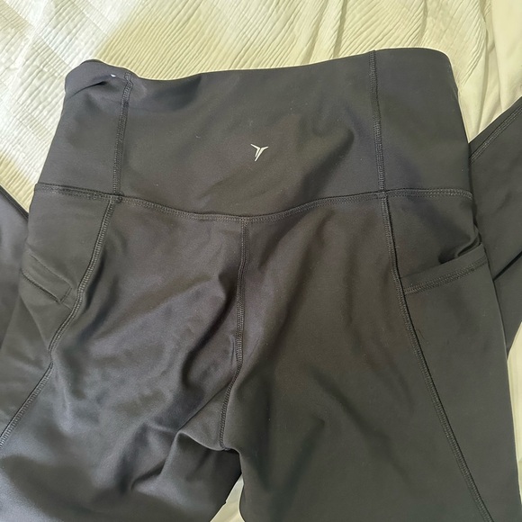 Old Navy Black Powersoft Leggings - Picture 2 of 4